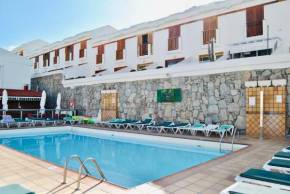 Bungalow is located in the first row opposite the shopping center with WIFI,airconditioning and sound insulation